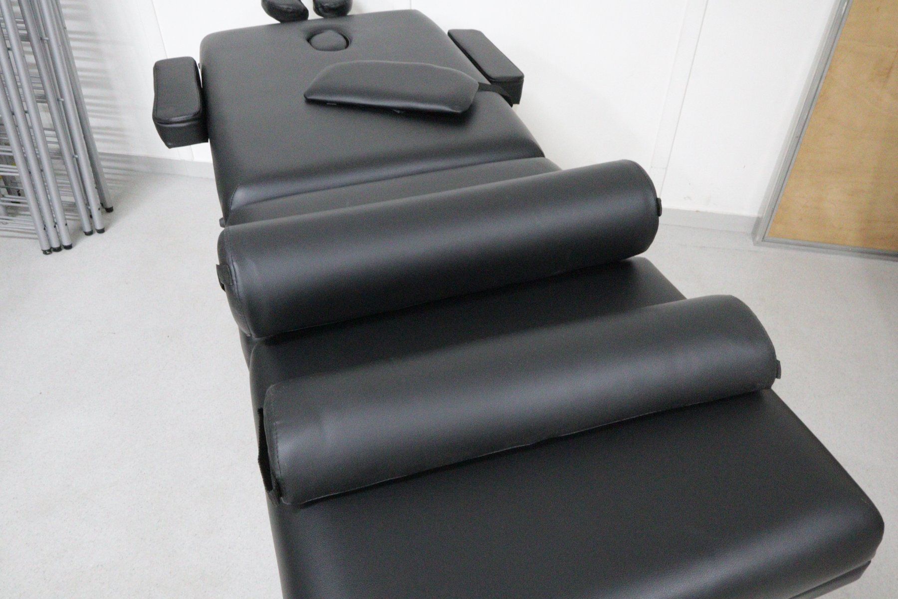 TecTake Lettini & sedie per cosmetici: TecTake 3-Zonen Massageliege – Usato da Volketswil venduto da brockipfannenstil 1
