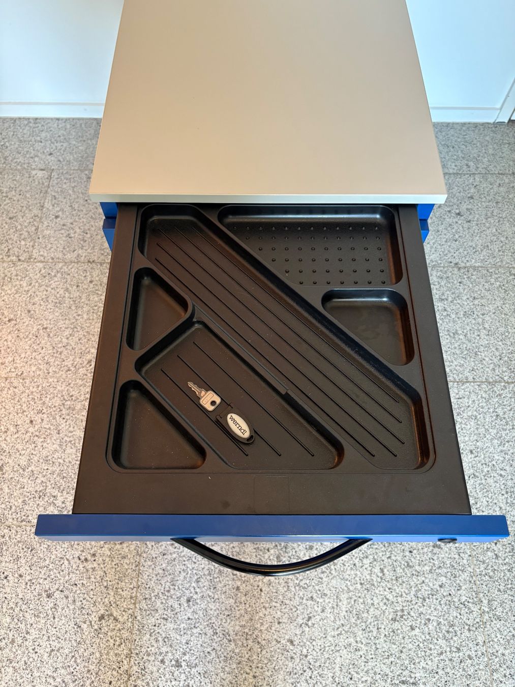 Banconi: Schreibtisch Roll-Container / Rollkorpus blau – Usato da Jona venduto da Matse7 1