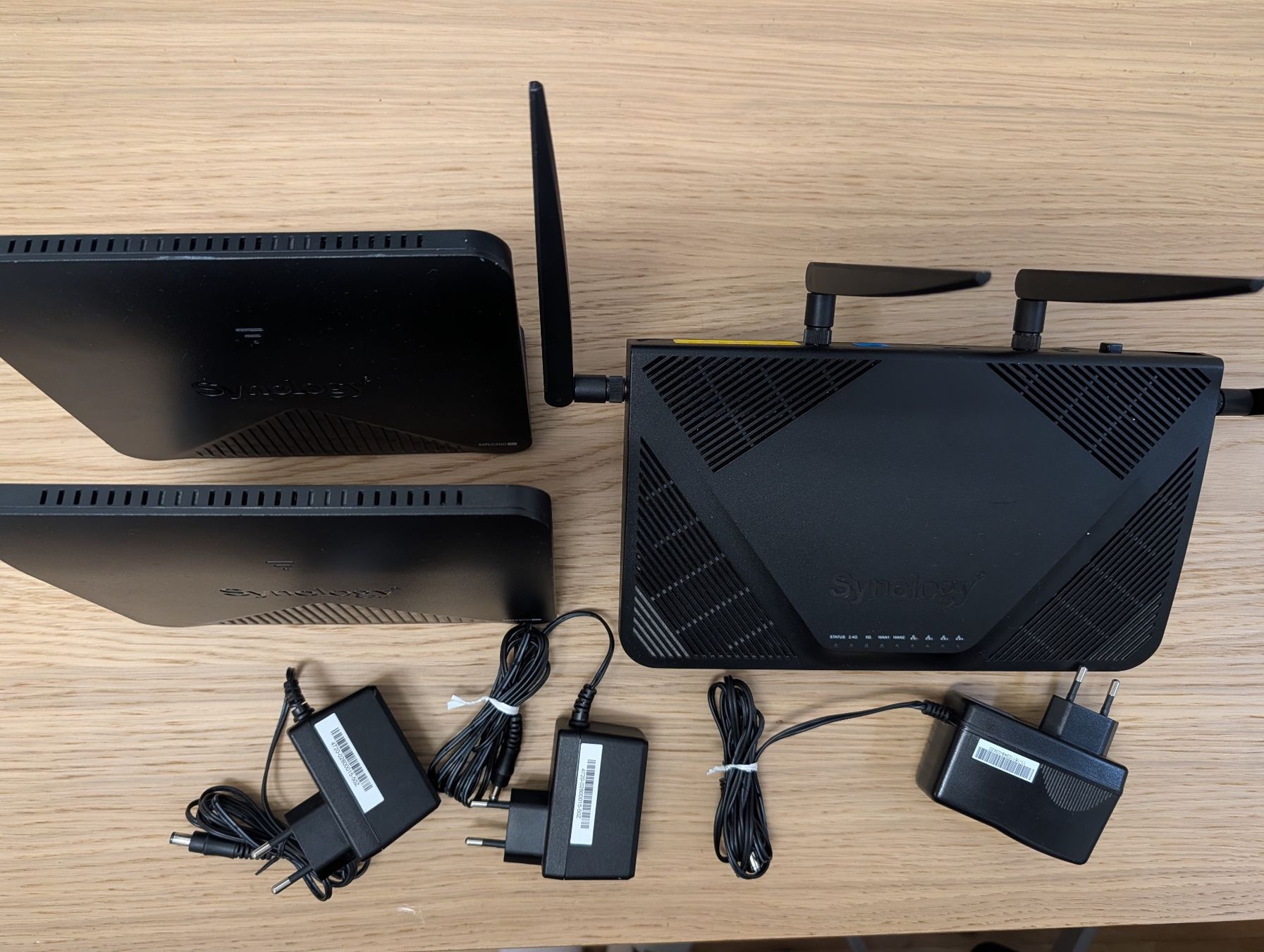 Synology Modems & Router: 1x Synology RT2600ac +  2x MR2200ac – Gebraucht aus Rudolfstetten von Sermi