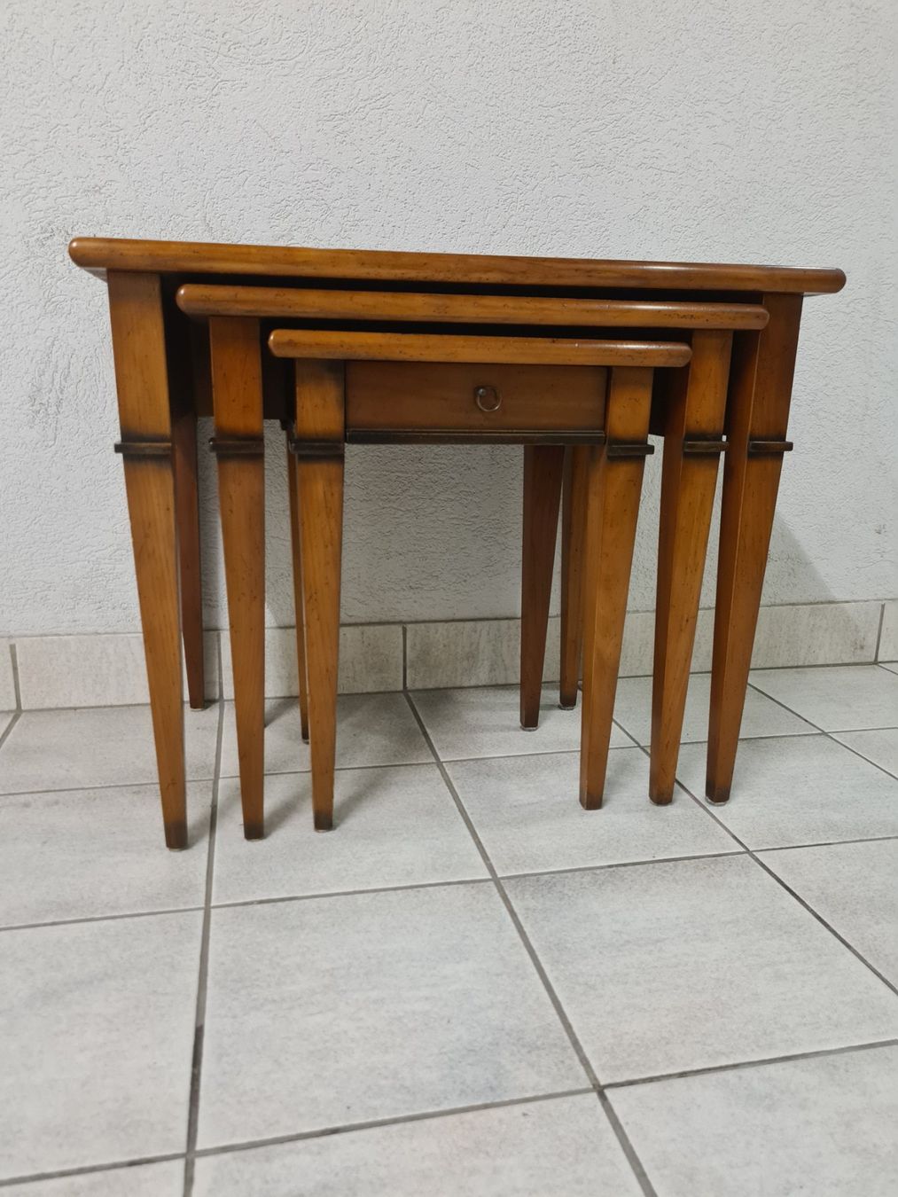 Tavoli: Petite table qui ce range les une sur les autres – Usato da Monthey venduto da 187-zeroo 2
