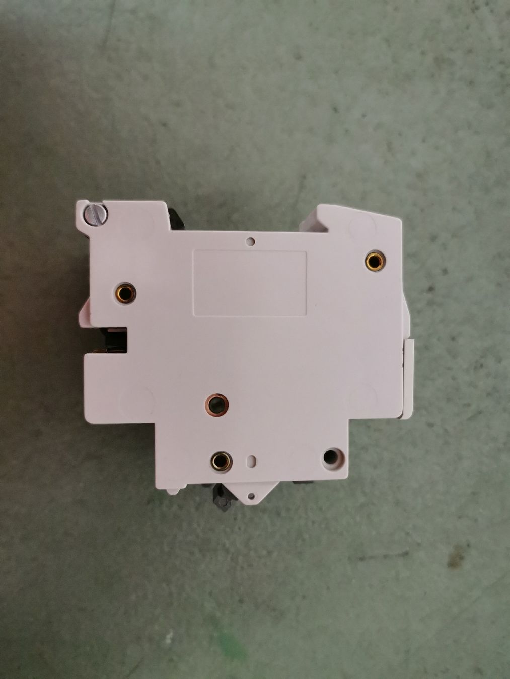 Alimentazione elettrica: Disjoncteur Fi 10A – Usato da Arvillard (Salins) venduto da Cloclo10 1