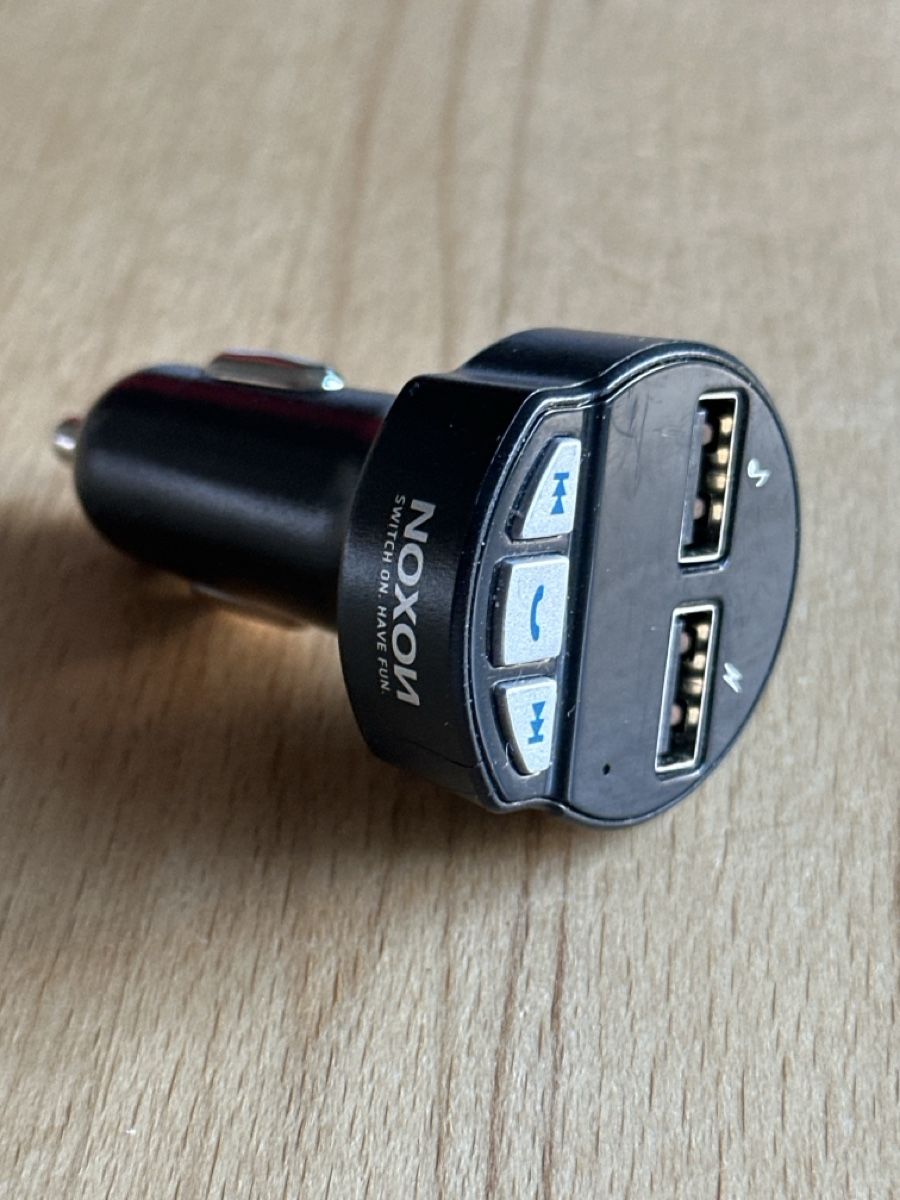 Batterie-Ladegeräte: NOXON Bluetooth KFZ-Ladegerät mit 2 USB Ports – Gebraucht aus Niederhasli von spiff67