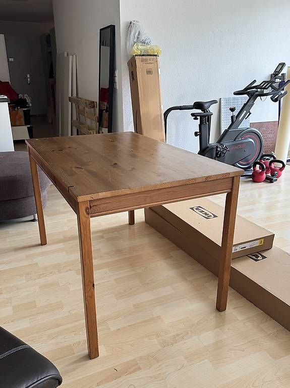Tische: Gebrauchter Holz-Esstisch – Gebraucht aus Winterthur von vik_gh6w