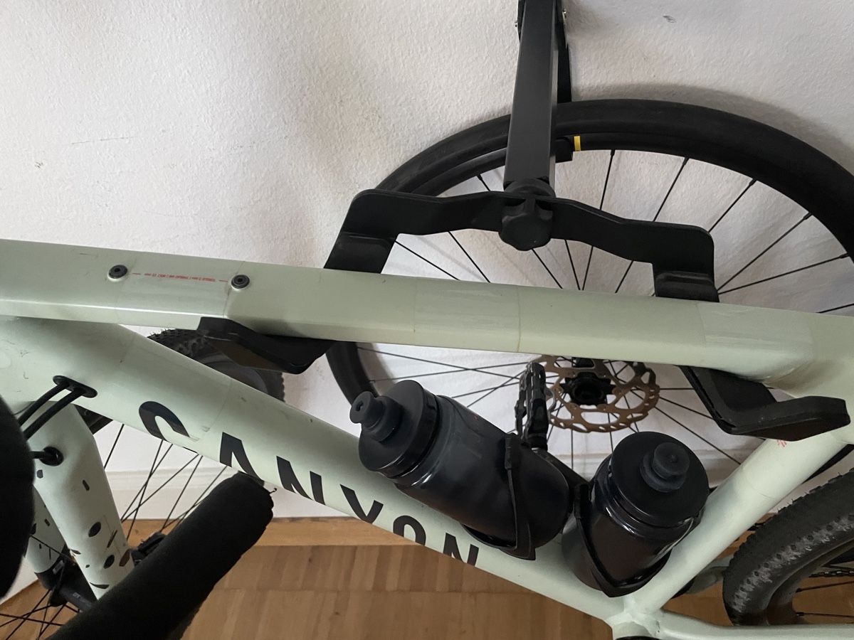 Supporti per biciclette: Fahrrad Wandhalterung schwarz – Usato da Bern venduto da Corinn_na 2