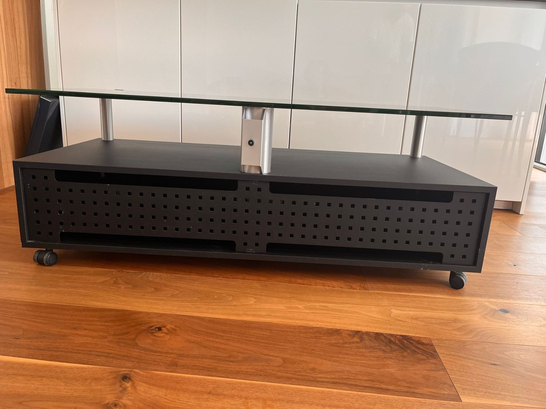 TV Möbel: TV-Möbel – Gebraucht aus Speicherschwendi von v6s_gc5j 2