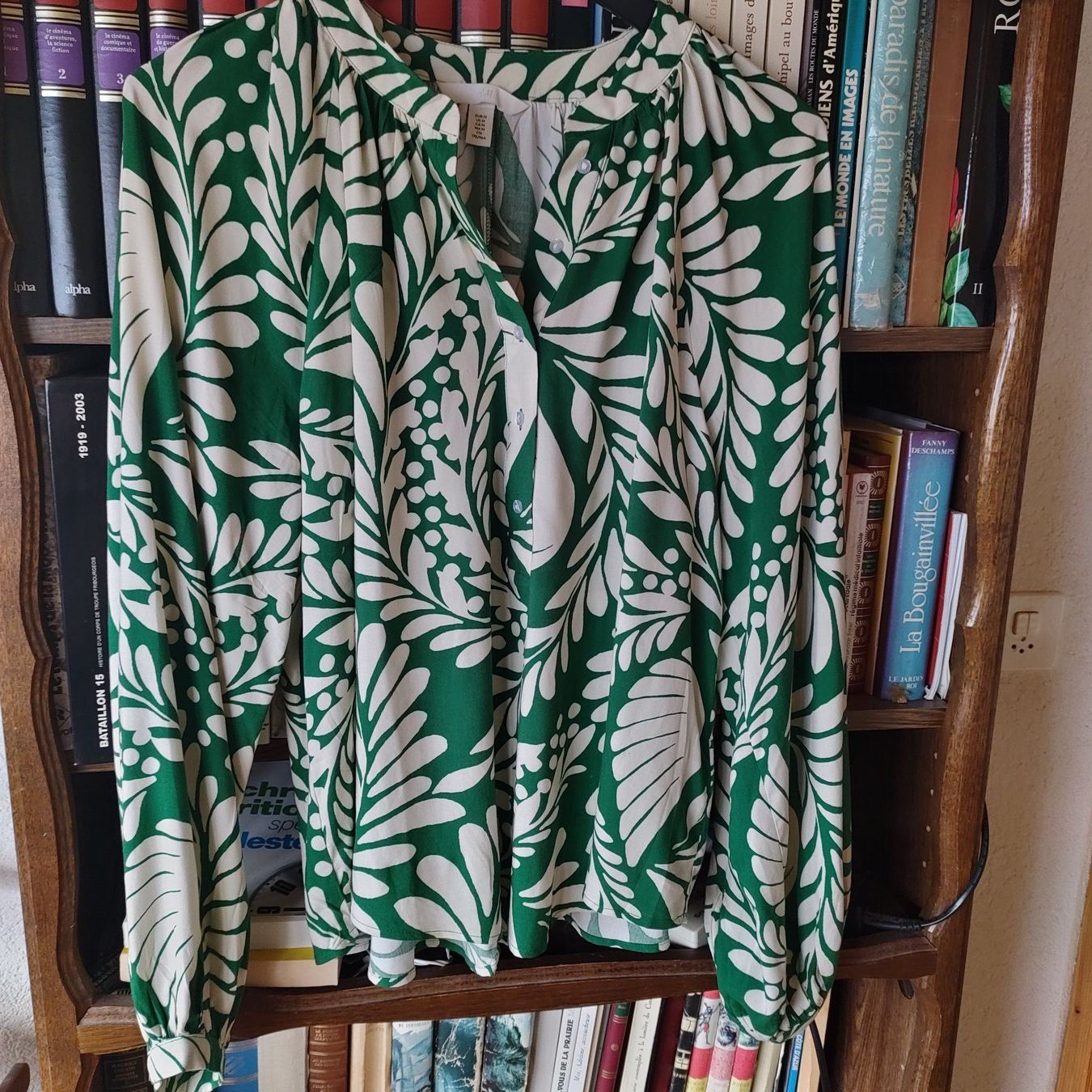 H&M Blusen: Chemisier élégant vert imprimé floral – Gebraucht aus La  Tour-de-Trême von Kotochunko