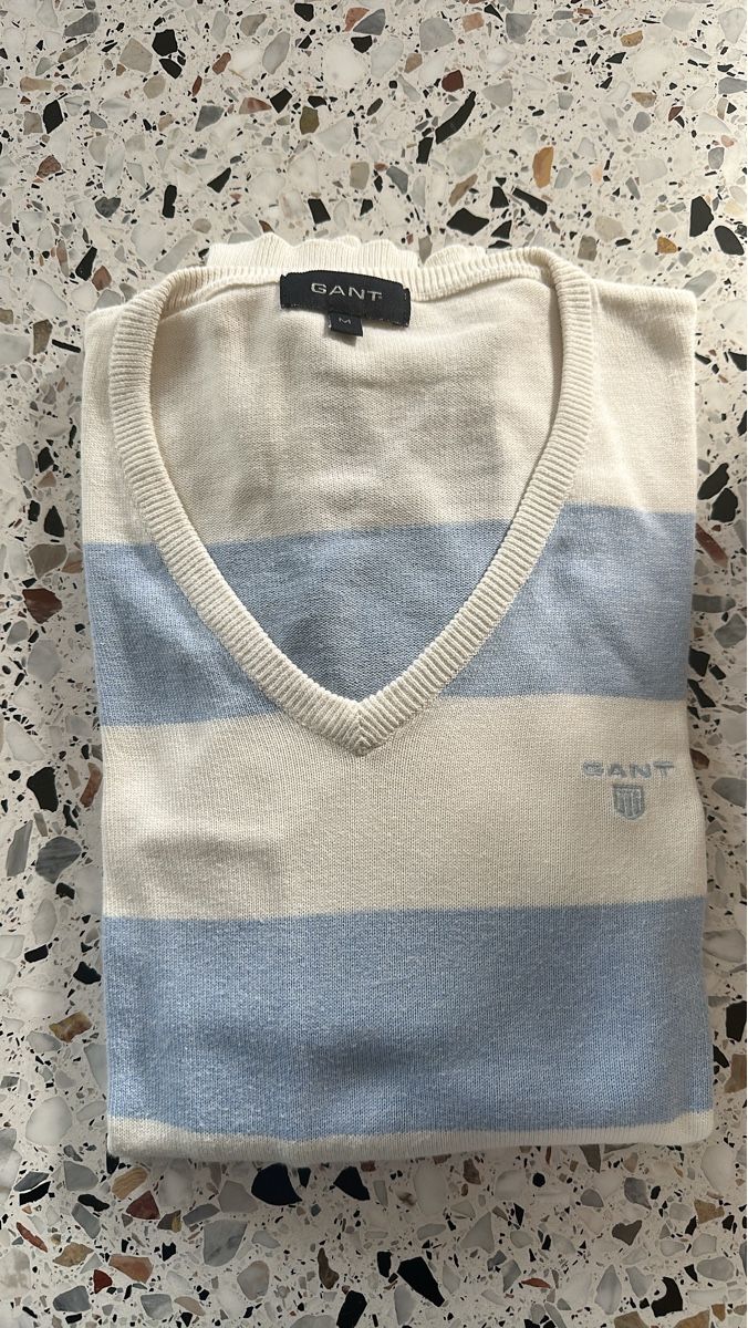 Gant Maglioni & Felpe: Pull Gant rayé blanc et bleu col en V taille M – Usato da Genève venduto da Davidspiky17