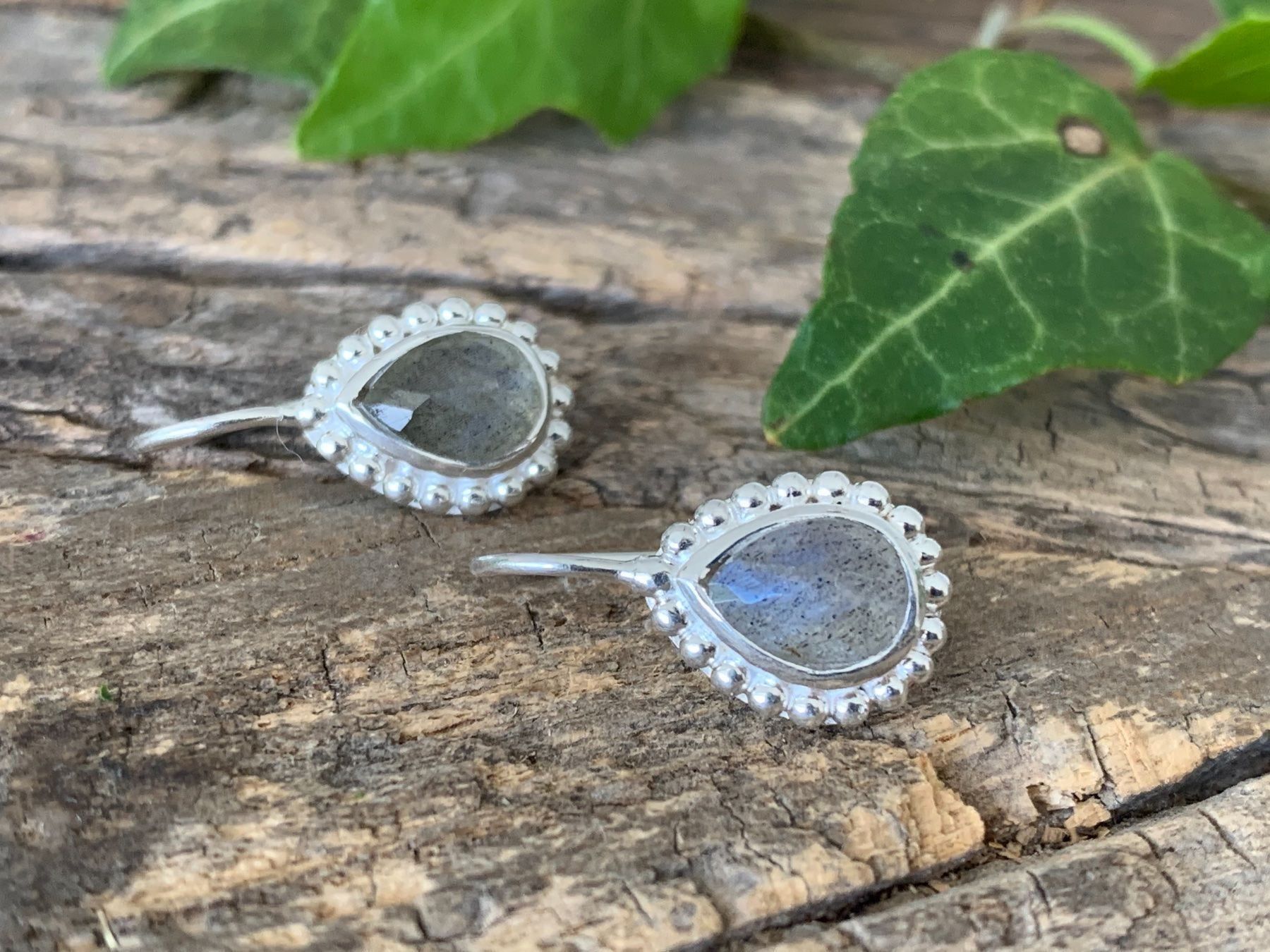 Orecchini pendenti & Orecchini a lobo: Tolle LABRADORIT Ohrhängerli Silber 925 – Nuovo e nell'imballaggio originale da Rombach venduto da Ivreajewels