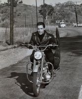 Elvis Presley, USA, Film und Musik Ikone auf Motorrad, TOP!