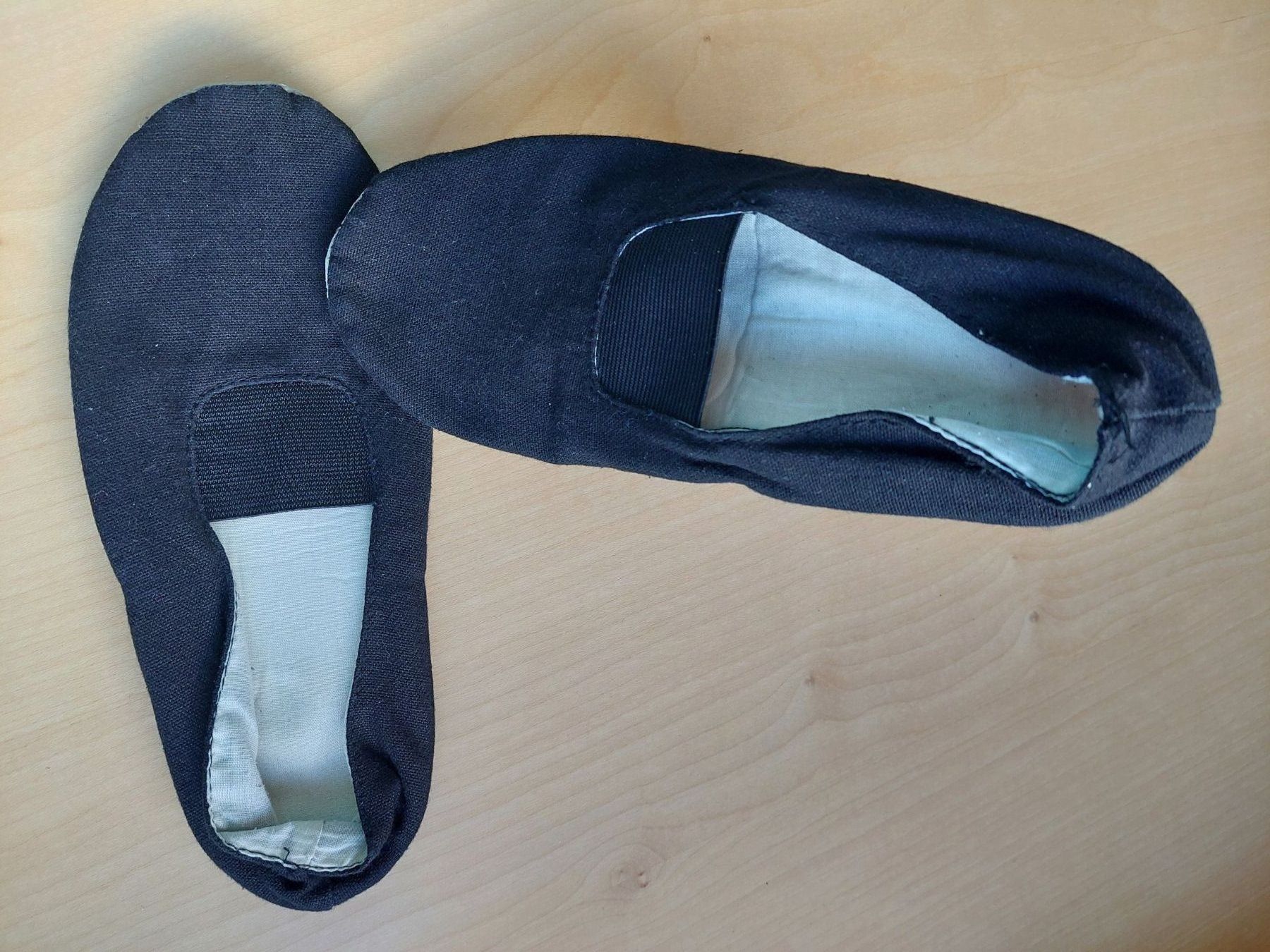 Schuhe für Jungen: Gymnastikschuhe, schwarz, Gr.33 – Gebraucht aus Sarnen von Goldesel