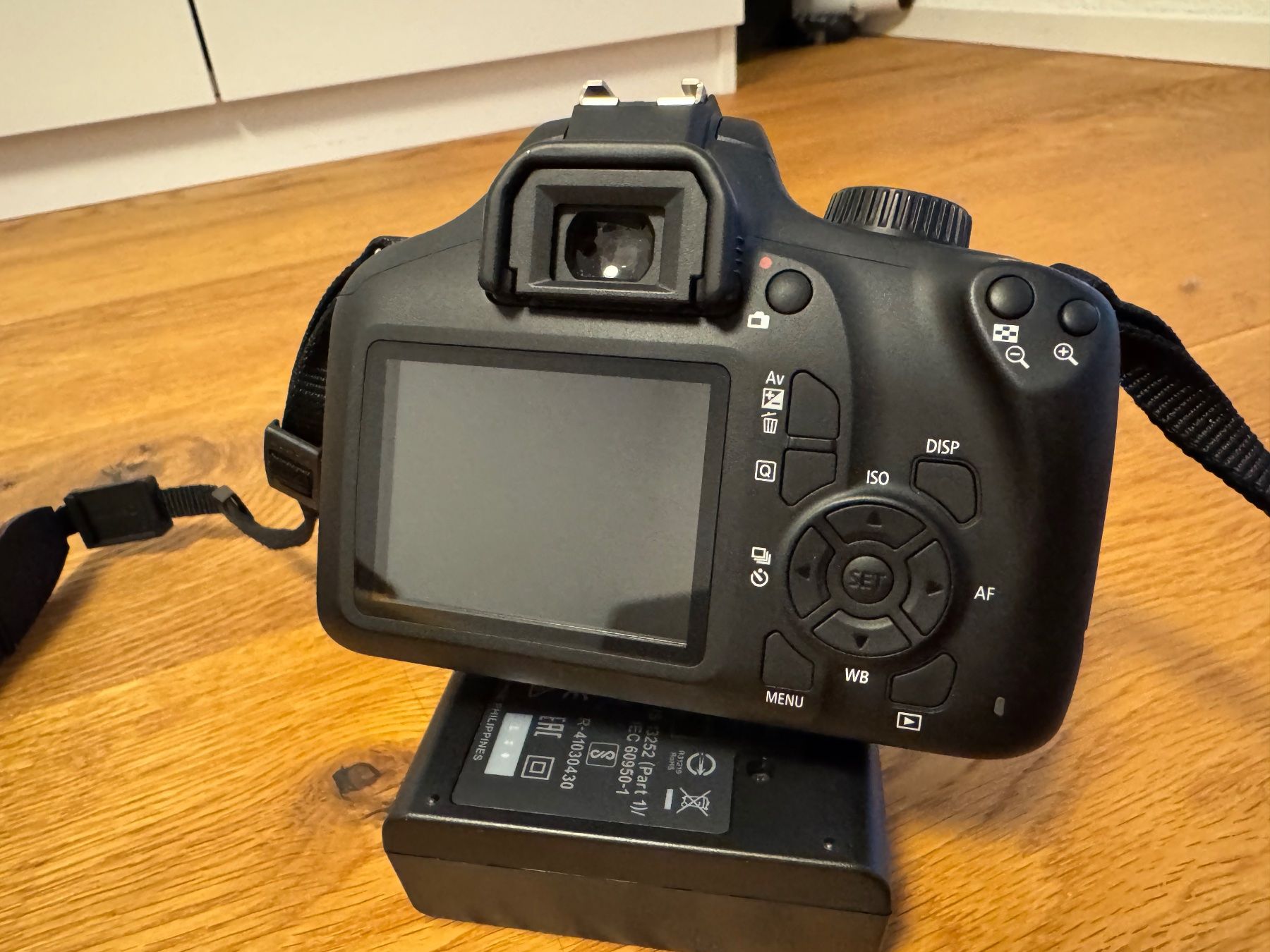 Canon Kamera: Canon EOS 4000D mit Objektiv 18-55mm und Tasche – Neu (gemäss Beschreibung) aus Glarus von tim_5jmt 3