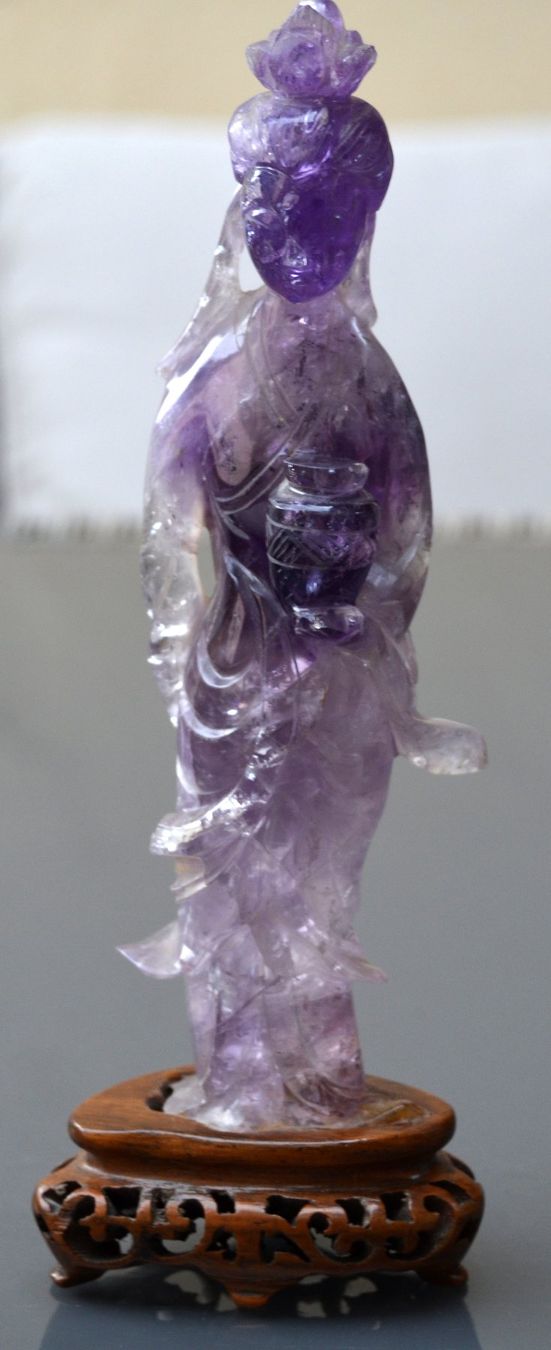 Minéraux & Lithothérapie: Amethystfigur / figurine en améthyste – D'occasion à Collonges par arashee