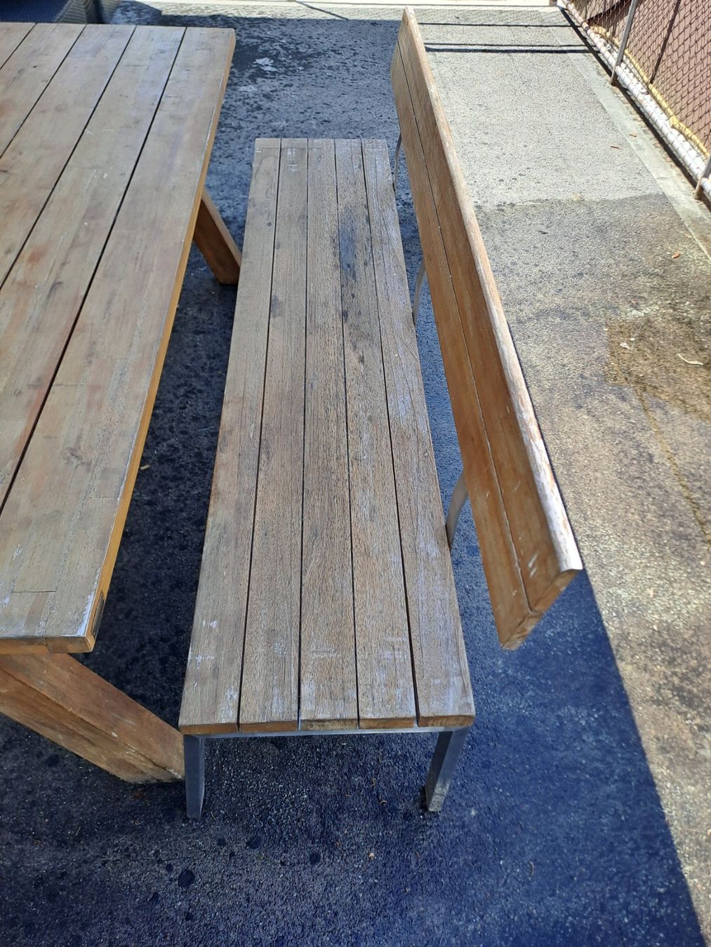 Set di tavolo e panche: Holztisch mit zwei Bänken – Usato da Steffisburg venduto da Schnorri1 2