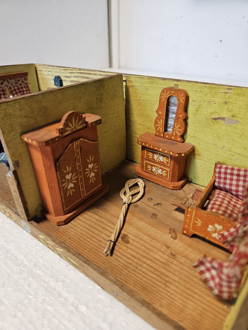 Case e mobili per bambole: Puppenhaus antik – Usato da Haslen GL venduto da Sandra40 4