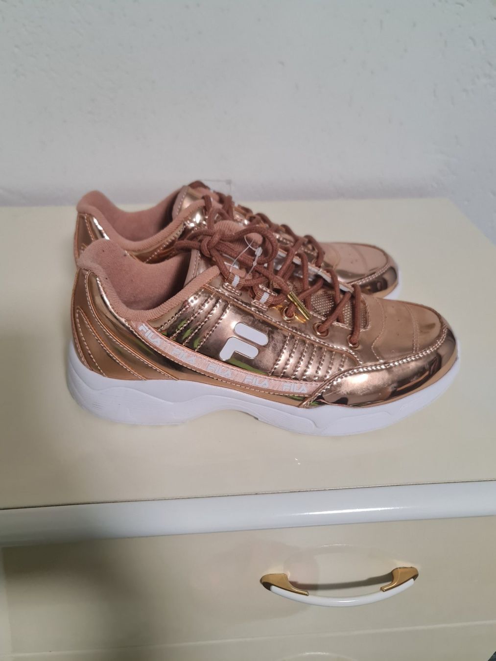 Scarpe da donna: Fila Schuhe – Usato da Ehrendingen venduto da Ince2016