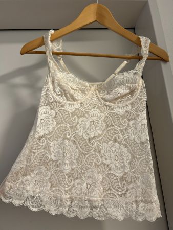 Elegantes beiges Bustier Dessous mit Spitze