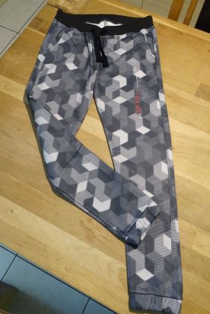 Neu: Freizeit-  Trainerhose von OVS, Gr. 160 (13-14 Jahre)