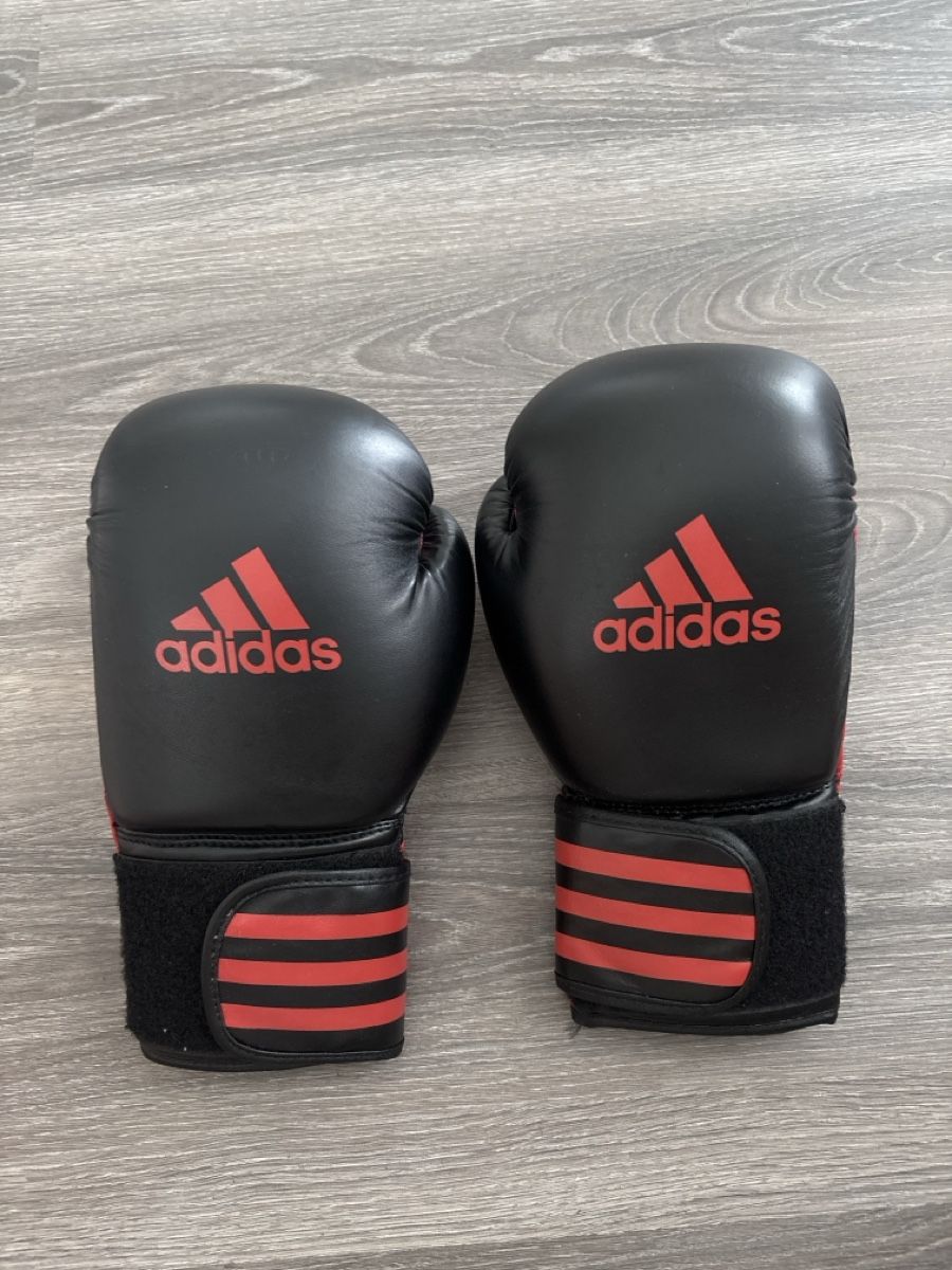 Adidas Autres accessoires hommes: Boxhandschuhe Adidas 10oz – D'occasion à Winterthur par Geilotime