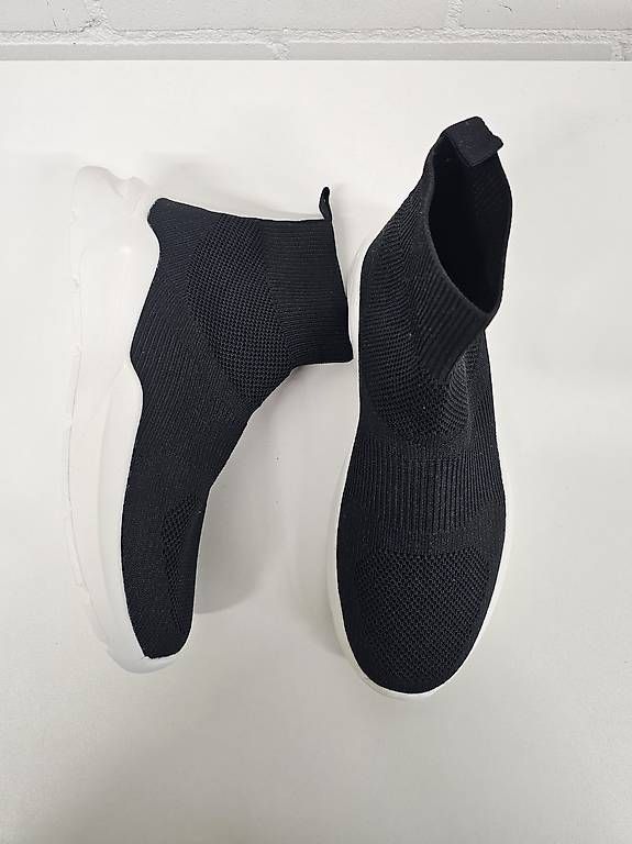 Scarpe da donna: NEU Sneakers Schlupf schwarz Gr. 38 – Usato da Luzern venduto da Donky_king 2