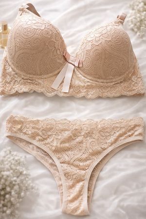 Ensemble lingerie dentelle beige, Taille M - État neuf.