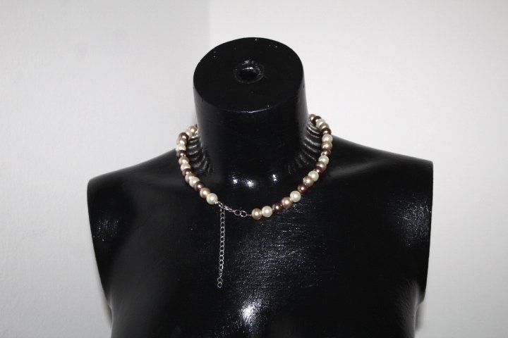 Perles (synthétiques): Perlenkette mit Glasperlen, Länge 23-26 cm – D'occasion à Locarno par madame-tus-sauds 5