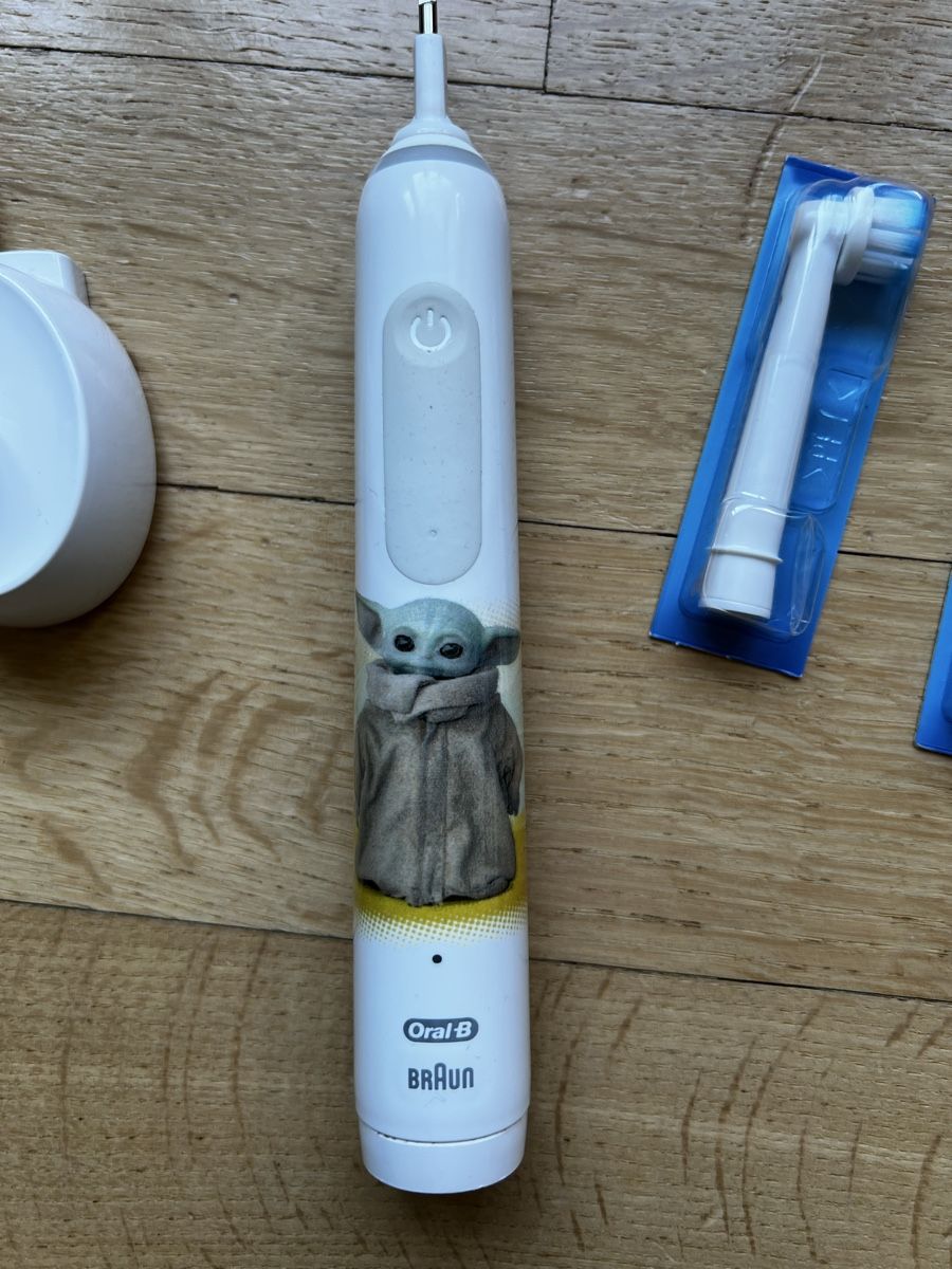 Oral B Cura dei denti: oral b junior pro grogu star wars – Usato da Winterthur venduto da Creek3 1