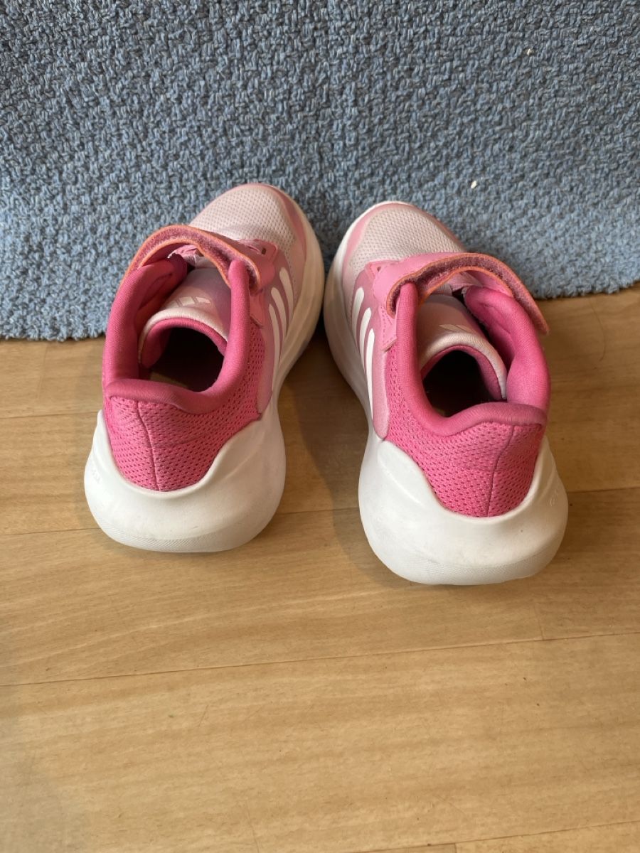 Adidas Scarpe per ragazze: Turnschuhe Gr 30 von Adidas – Usato da Zürich venduto da Deyaso 1