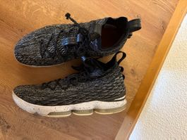 LeBron 15 Schuhe Gr 49.5