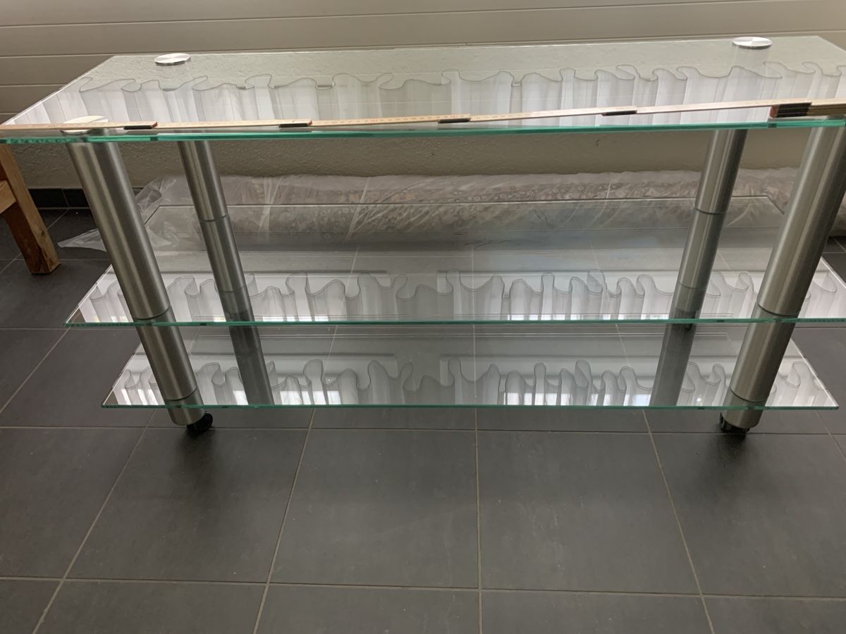 TV Möbel: TV Glas Tich mit 3. Tablet – Gebraucht aus Suhr von polaris4x4