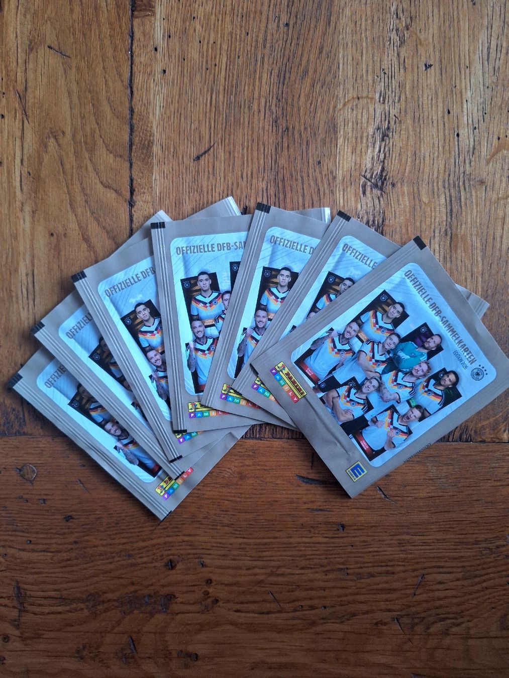 Panini Sammelbilder & Trading cards: 7 Päckli Panini-Bilder 2026 – Neu und originalverpackt aus Nürensdorf von pse_p8x9
