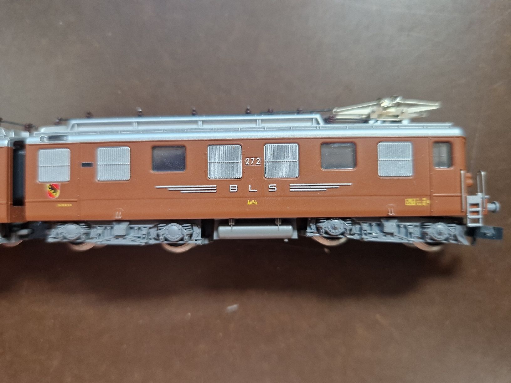 Hobbytrain Trains électriques: belle AE6/6 du BLS  – Défectueux à Neuchâtel par allen07 3