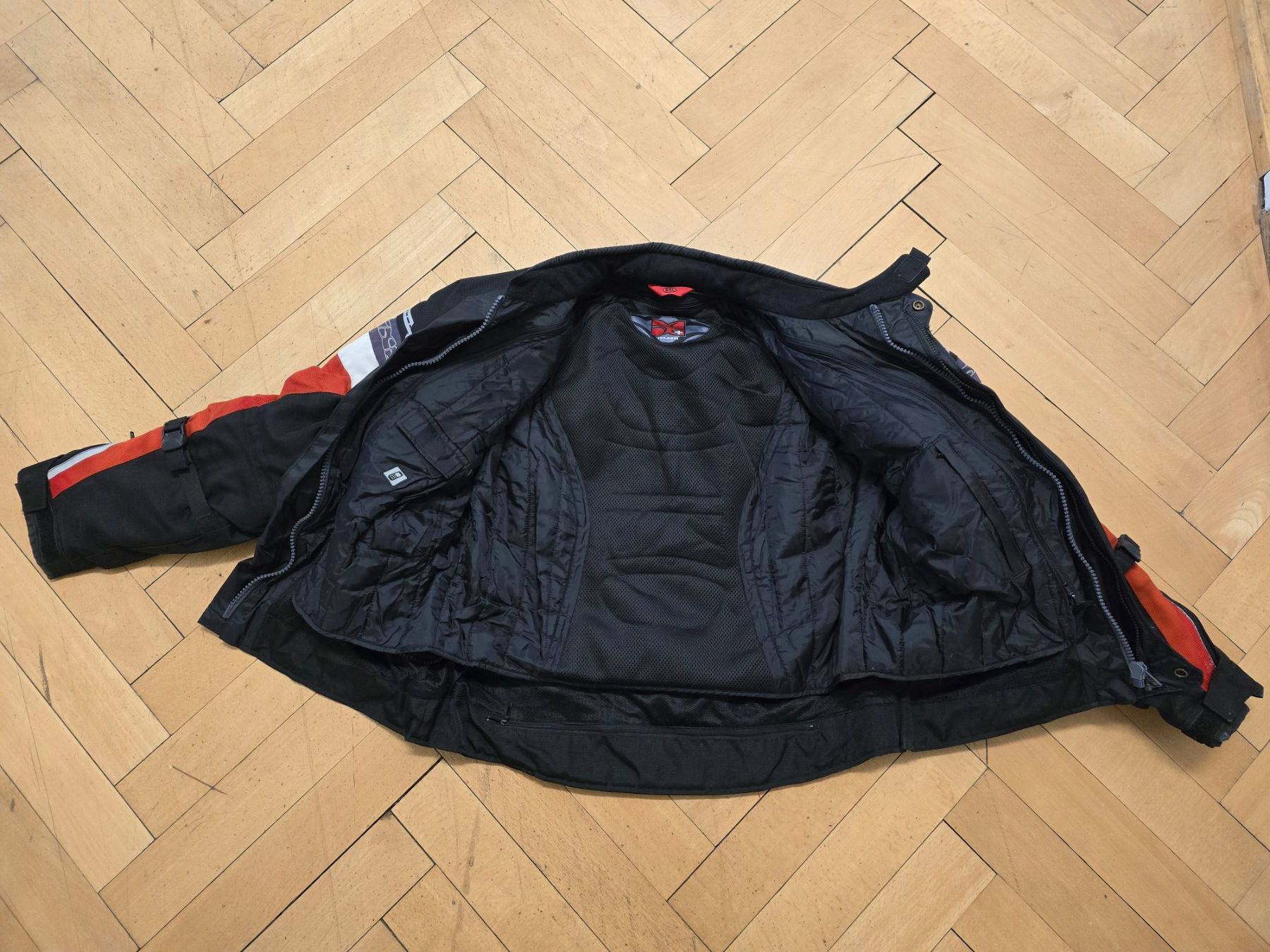 IXS Lotti di vestiti: Ixs Töffkleider Grösse 2 XL – Usato da Schönenwerd venduto da Chez_Mimi 3