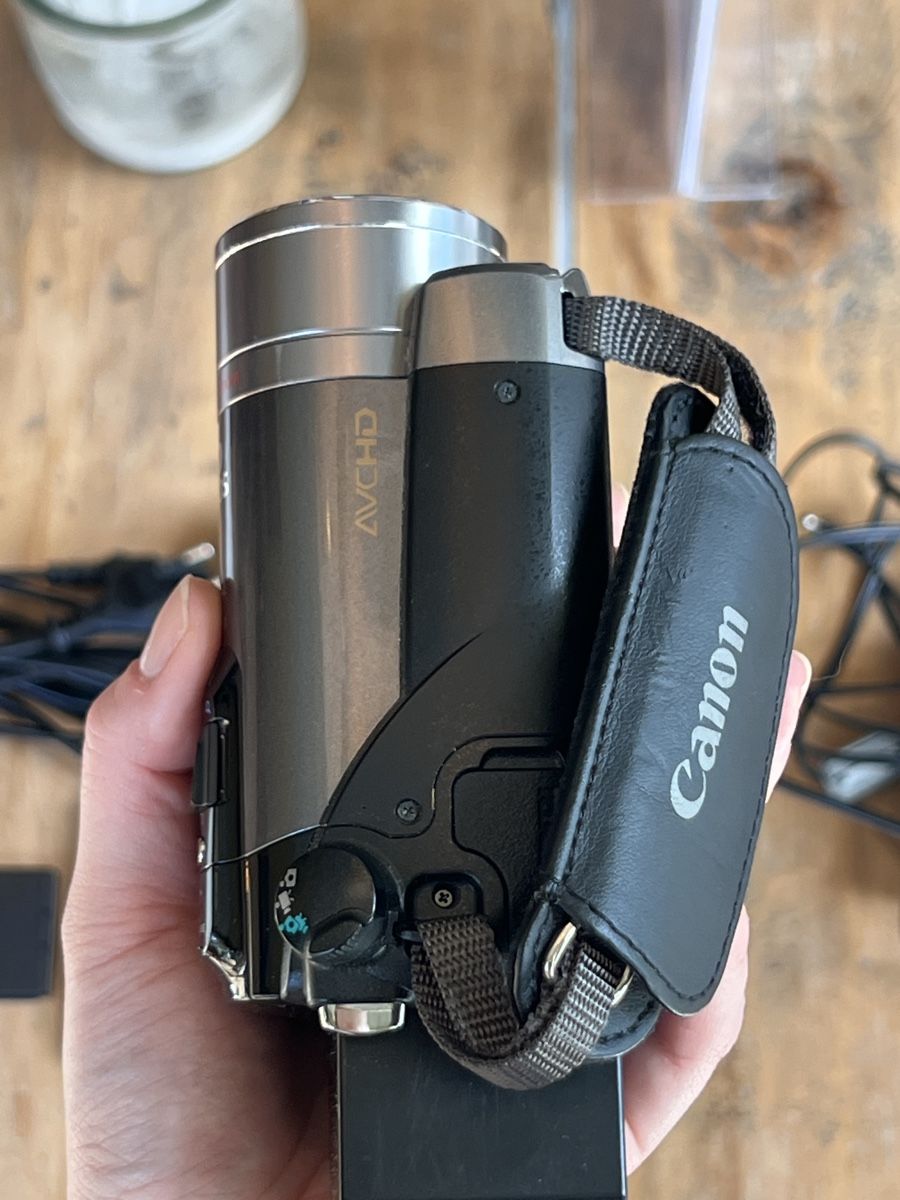 Canon Videocamere: Canon Legria HF200 – Usato da Sion venduto da Pastequejaune 4