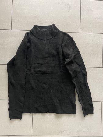 Schwarzer Pullover mit kurzem Reissverschluss XL