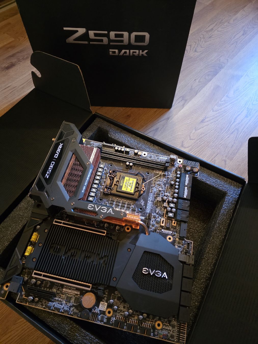 Schede madri: Rare EVGA Z590 Dark Box and Bundle – Nuovo (secondo la descrizione) da Cudrefin venduto da Jamy201289