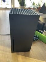 Xbox Series X Konsole mit 2 Controllern und Spielen