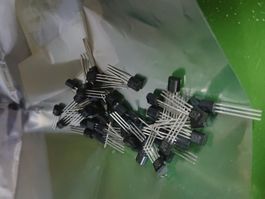 60 Stk IC Spannungsregler 12V 0.1A TO-92 - LM78L12ACZ