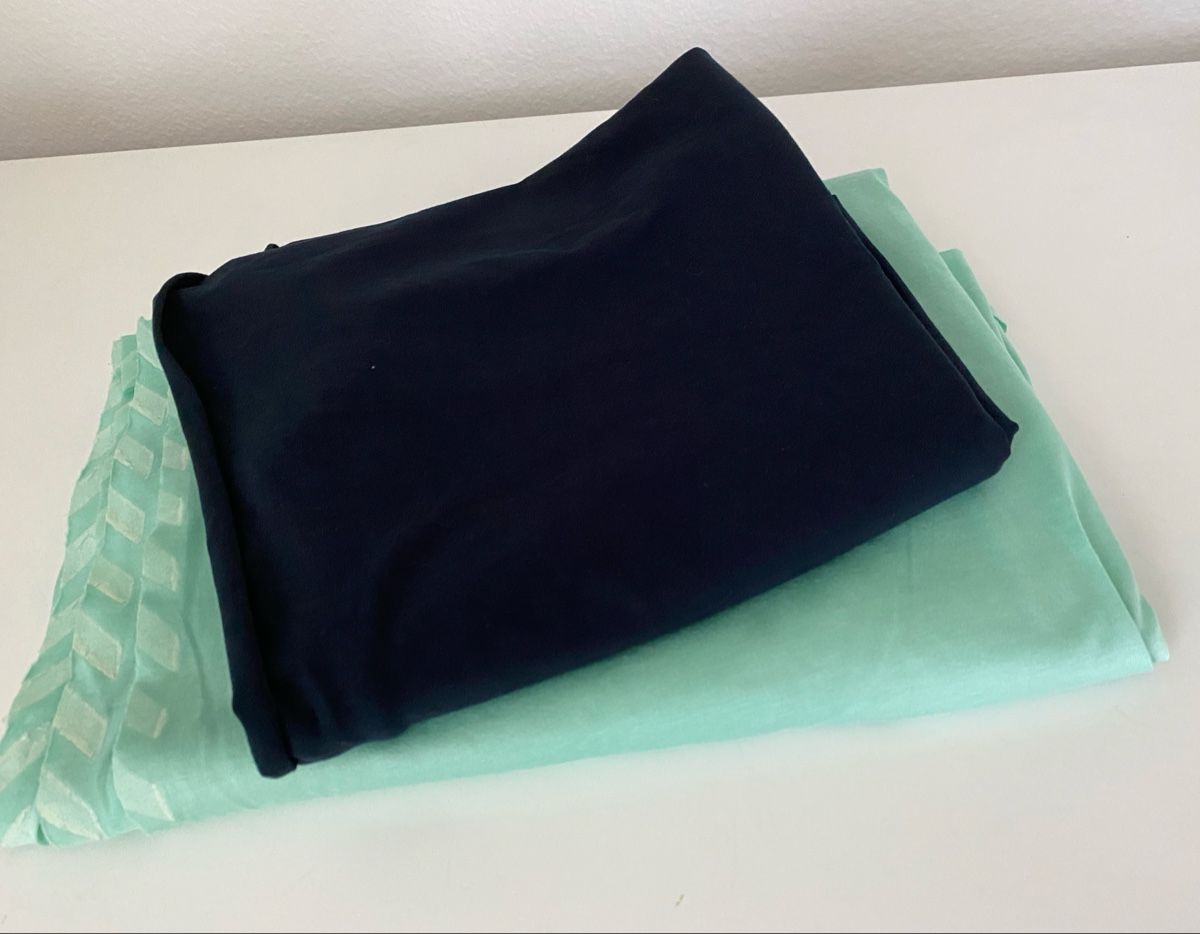 Tessuti: 2 Stück Stoffe schwarz & Hellgrün, Jersey – Nuovo (secondo la descrizione) da Flawil venduto da sonnengeist