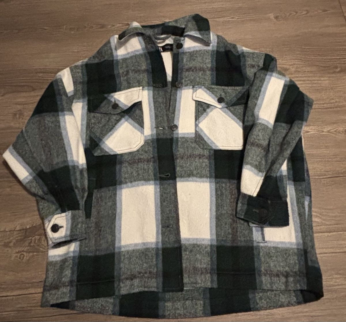 Zara Camicie: Chemise/veste – Nuovo (secondo la descrizione) da La Vue-des-Alpes venduto da jul_58ys