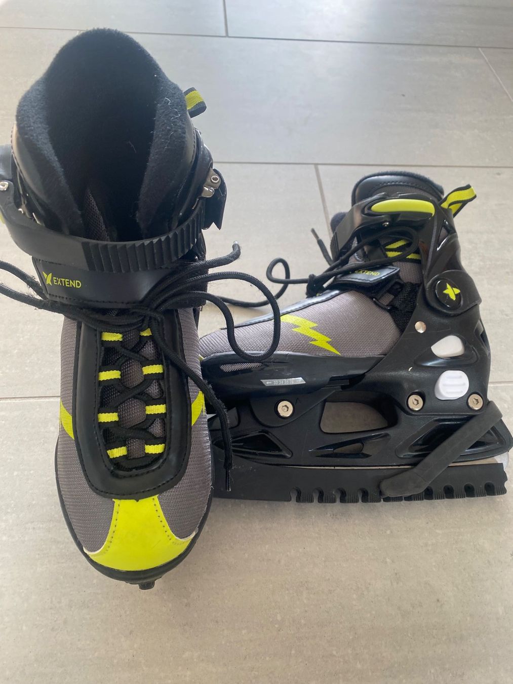 Pattini da ghiaccio: Schlittschuhe EXTEND Grösse 33-36 – Usato da Uetikon am See venduto da cristalllina 1