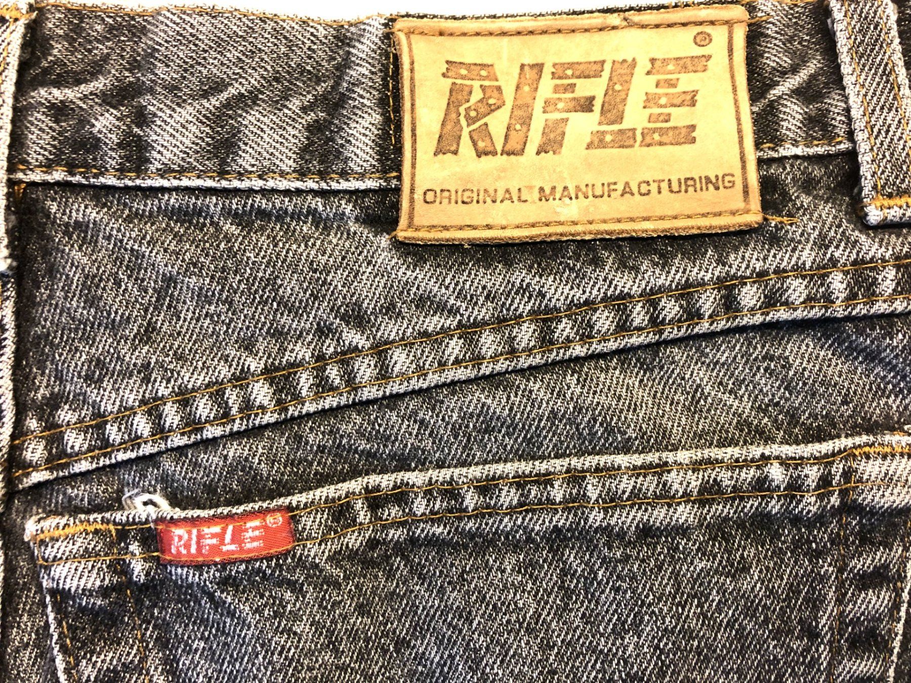 Rifle Jeans: Jean-Shorts RIFLE – D'occasion à Meilen par SUI372 2