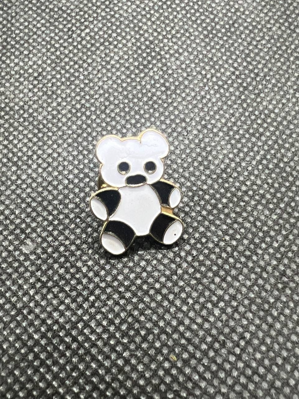 Broschen & Nadeln: Brosche Pandabär Emaille - Teddy – Gebraucht aus Dietikon von kRizzzZy96
