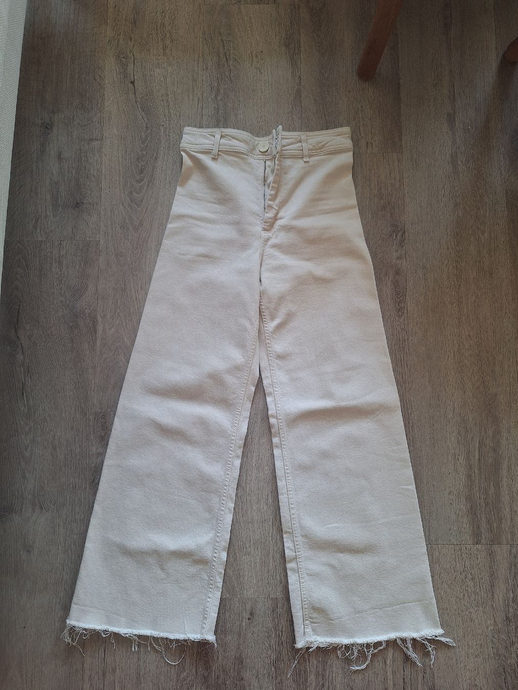 Zara Jeans: Zara Marina Straight Hose – Nuovo (secondo la descrizione) da Gähwil venduto da keb_qb65