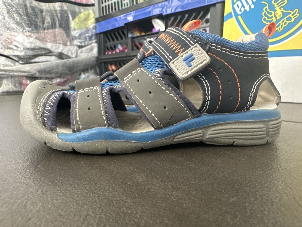 Scarpe per ragazzi: Fila Kinderschuhe/ Sandalen – Usato da Lenzburg venduto da Cowboy2000 4