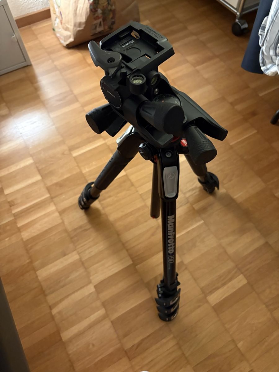 Manfrotto Treppiedi & Teste: Manfrotto 190 + XPRO 3WG Getriebeneiger – Usato da Glattpark(Opfikon) venduto da mjunker