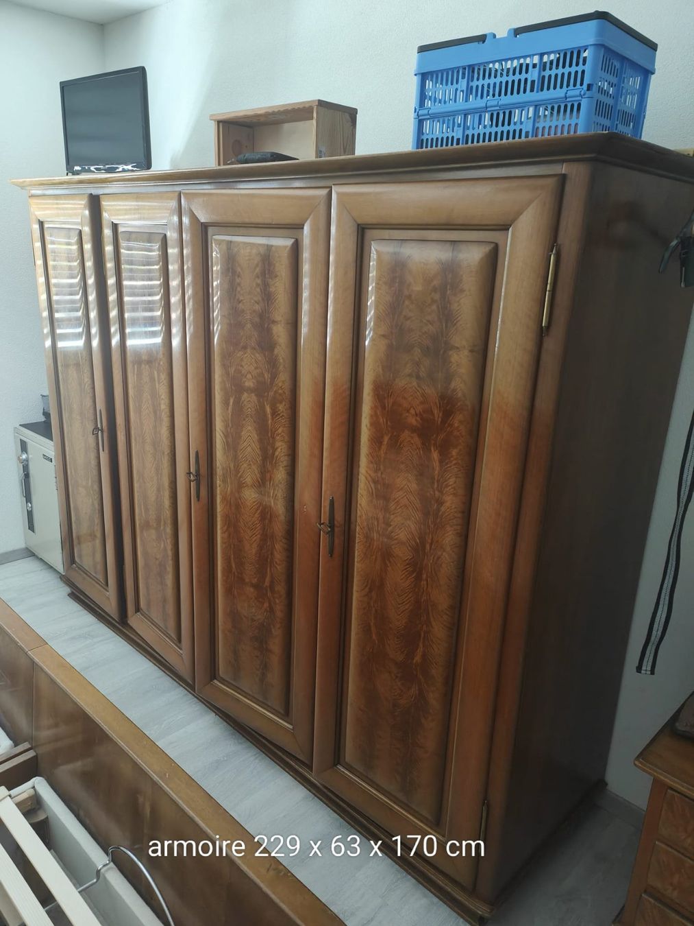 Armoires: Armoire – D'occasion à Nänikon par Pmr
