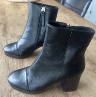 Schwarze Leder-Boots mit Absatz Gr. 37