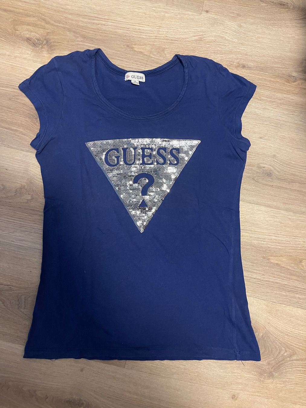 Guess T-shirts: Guess Tshirt – D'occasion à Winterthur par Milan340
