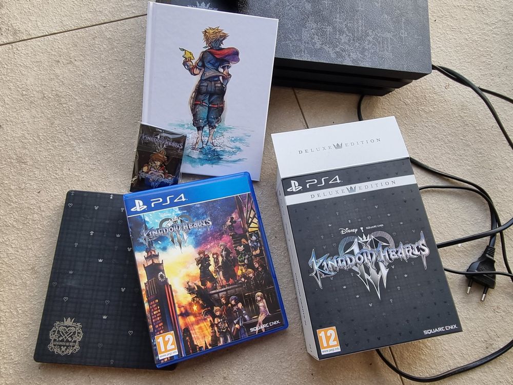 Console PS4 Pro 1To Édition Limitée Kingdom Hearts 3 - Noire, PAL, Occasion (boîte Abîmée)