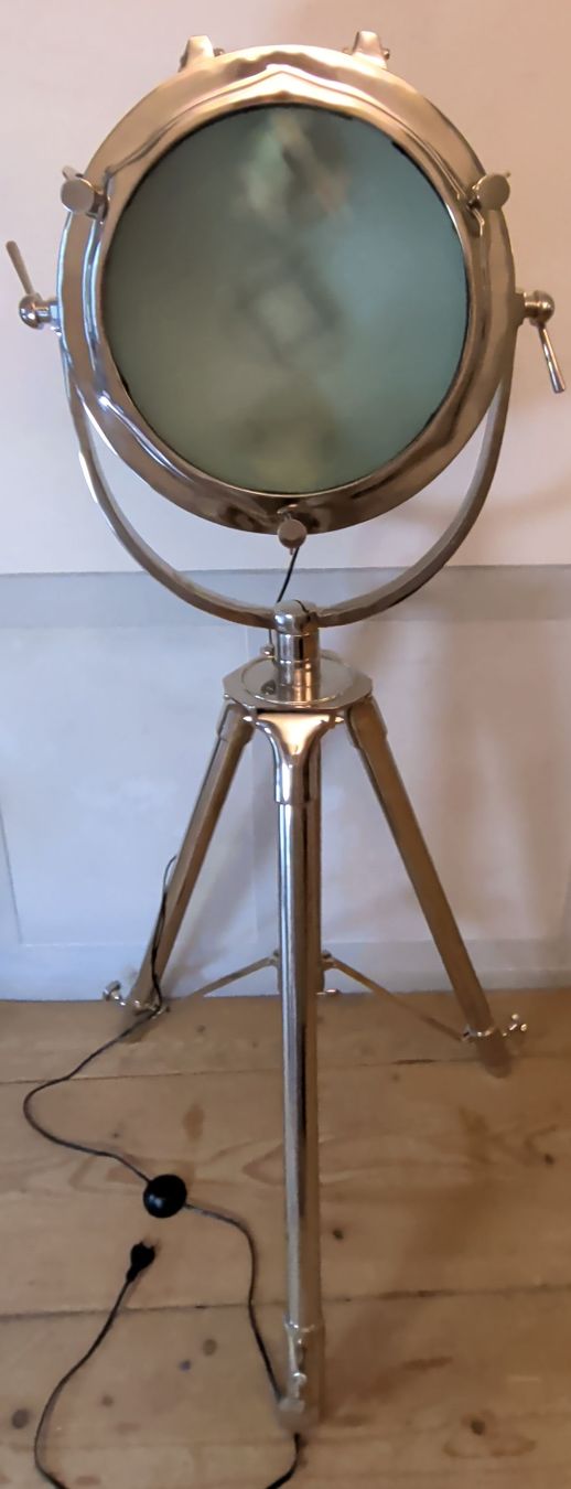 Lampen: Variable Stehlampe Chrom neuwertig – Gebraucht aus Dietfurt von Subforce1853